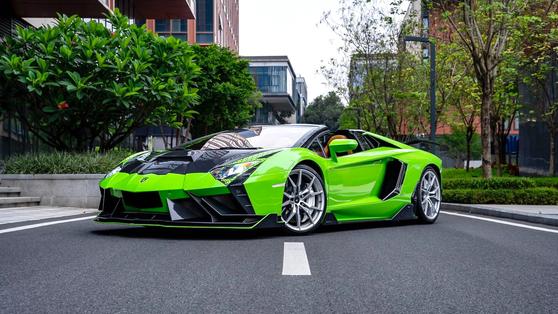 A Lamborghini fitted with a CMST carbon fiber kit