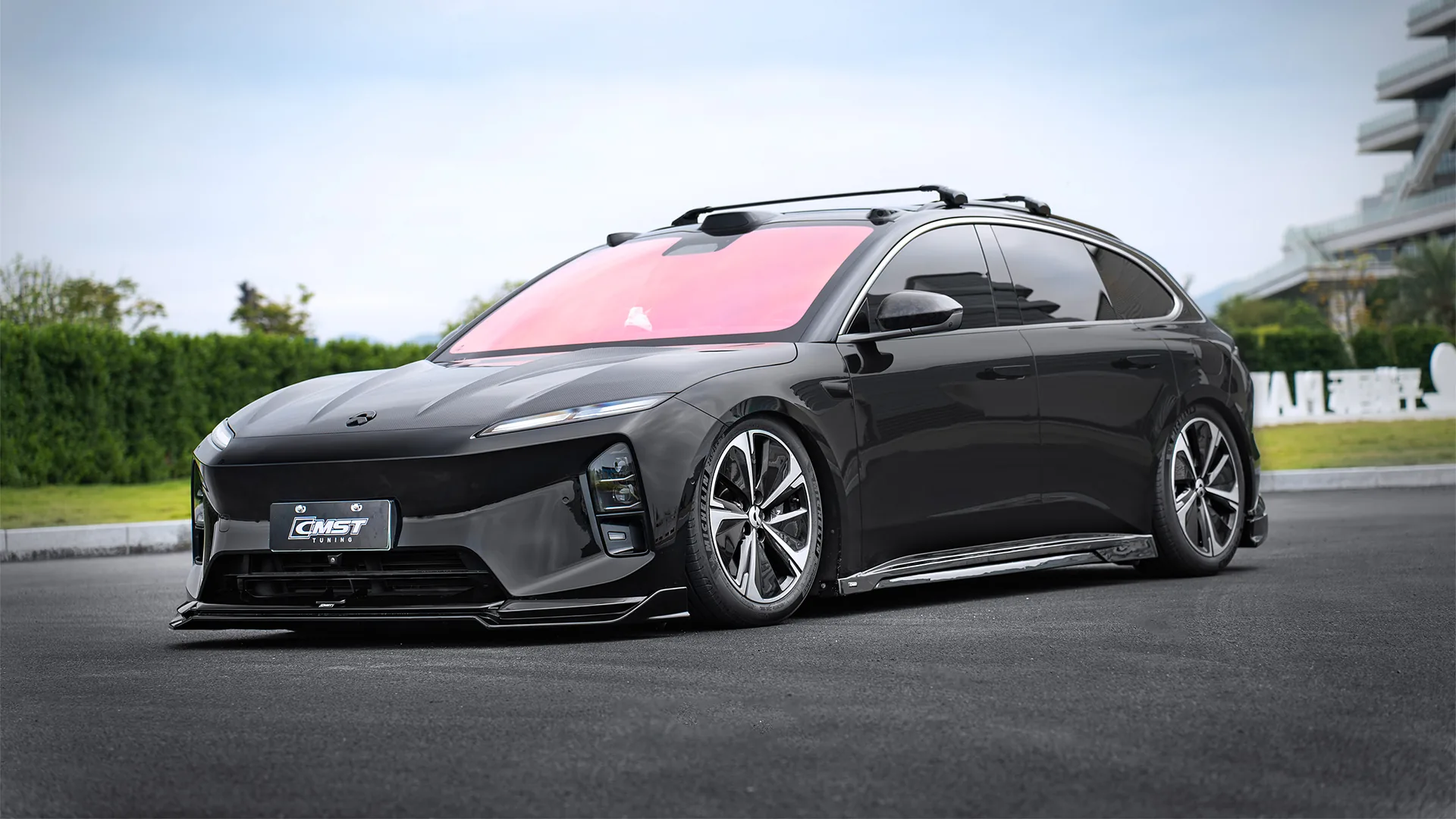 NIO ET5 & ET5T fitted with a CMST carbon fiber kit