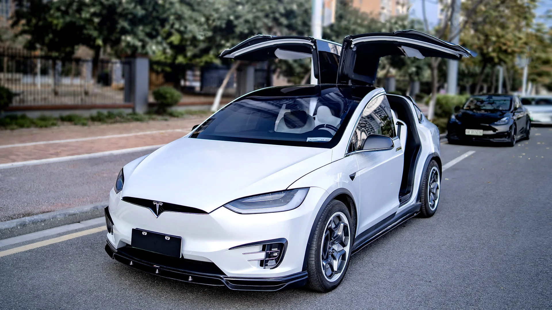 Tesla Model X fitted with a CMST carbon fiber kit