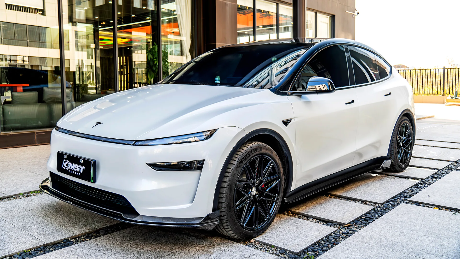 Tesla Model Y — TESLA Model YL 25-ON A