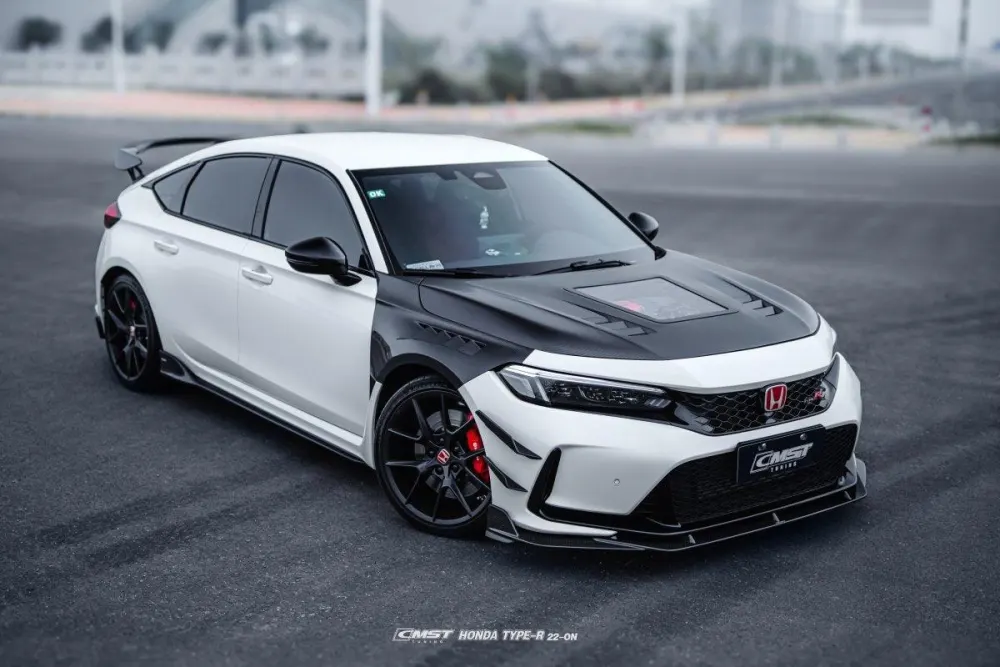 CMST carbon fiber fenders for the Honda CIVIC